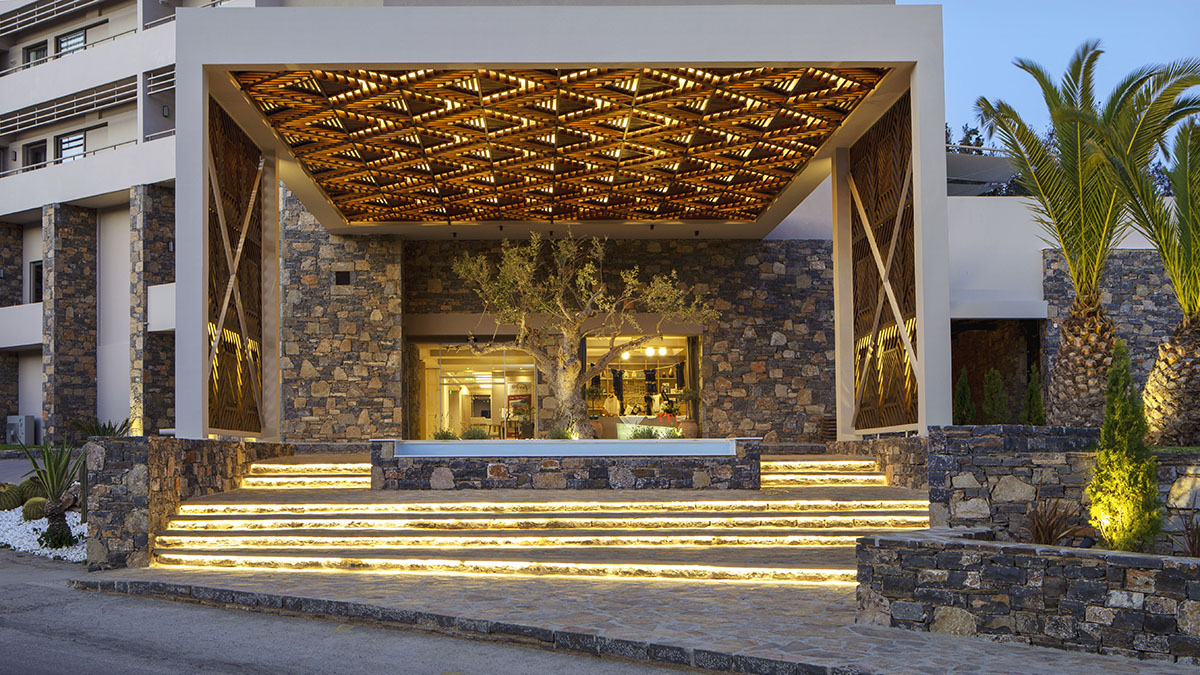 Zeus Eleva Mirabello Bay